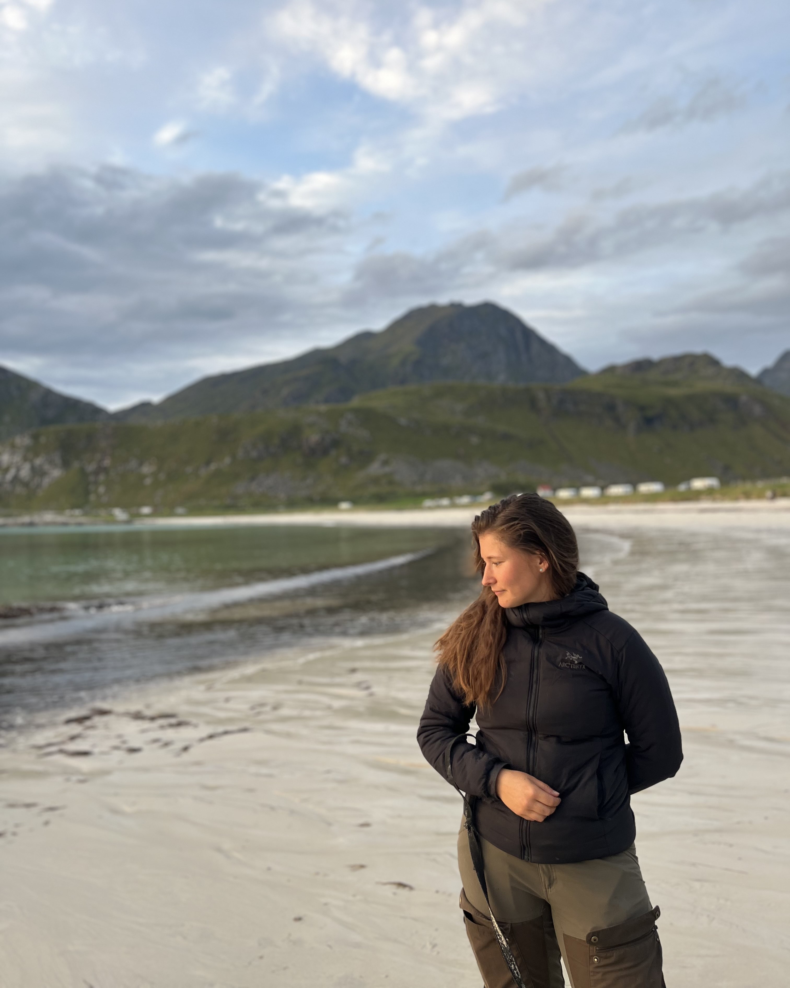 Qattiq anal bolinishlari Mishel Rayan yalangoch